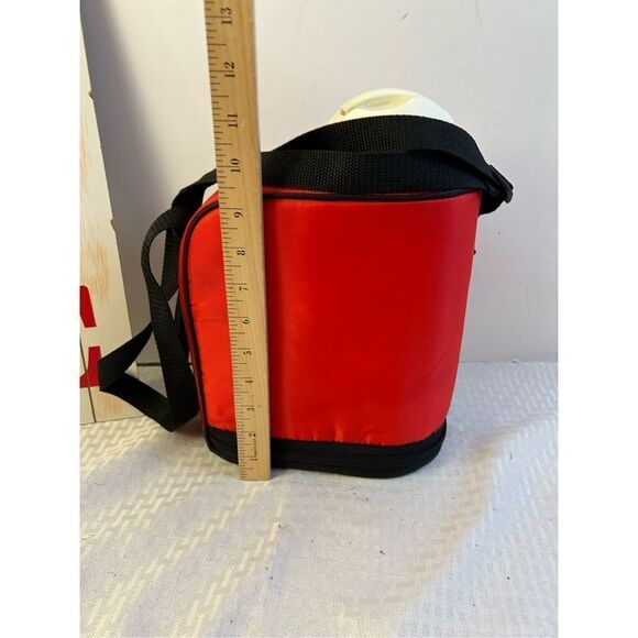 Igloo 4 quart travel bottle with strap& handle 8"x12" insulated red white - Picture 3 of 4